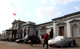 Penyewa Bangunan PT KAI Sekitar Stasiun Jebres Resah