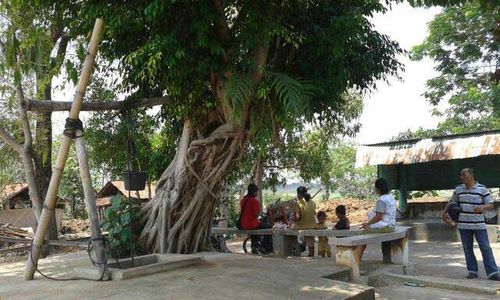 GAGAL NIKAHI HANTU: Suprapto dan Sri Dulunya Berkenalan di Pasar Malam Dekat Waduk Lalung