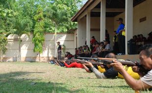 LATIHAN MENEMBAK