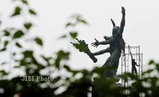 PERAWATAN TUGU SELAMAT DATANG