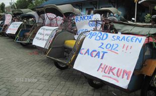 DEMO WARGA: Merasa Dianaktirikan, Warga Kedungombo dan Sambirejo Datangi DPRD