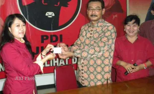 CALON WAWALI SOLO: Pejabat BUMN Ikut Mendaftar ke PDIP