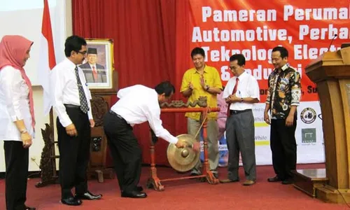 PEKAN RAYA UNS Jadi Jembatan Mahasiswa dan Dunia Usaha