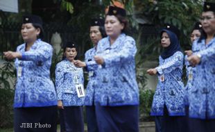 LOMBA BARIS-BERBARIS