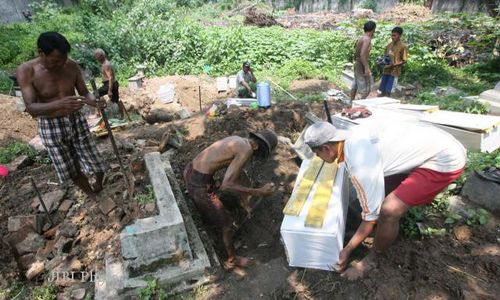 RELOKASI MAKAM DEPOK: Pelaksana Proyek Akhirnya Beri Dana Kompensasi Rp460.000 Per Makam