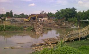 Jembatan Sesek Kretek Bang Roboh, Pengendara Kecele