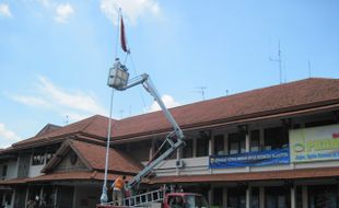 CAT ULANG TIANG BENDERA