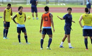 JELANG LAWAN SINGAPURA