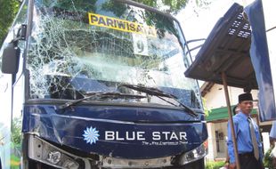 Hindari Mobil Menyeberang, Dua Bus Rombongan Jamaah Haji Tabrakan