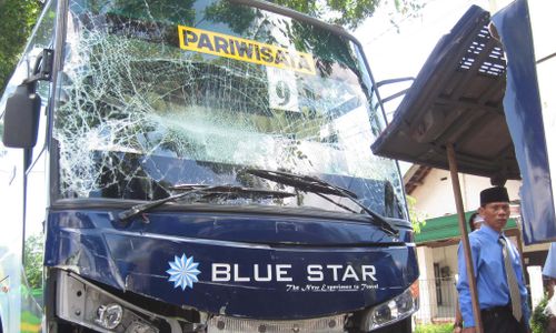 Hindari Mobil Menyeberang, Dua Bus Rombongan Jamaah Haji Tabrakan