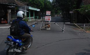 RAMBU PERINGATAN JEMBATAN RUSAK