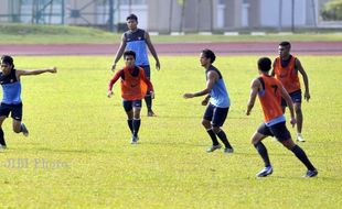 JELANG LAWAN MALAYSIA