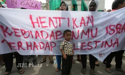 Demo Kutuk Agresi Israel di Semarang Ricuh