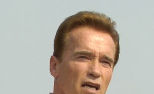 Arnold Schwarzenegger Terlibat Kecelakaan Mobil