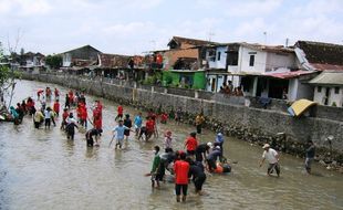 Minim Ruang Publik, Warga Prawirodirjan Bendung Kali Code untuk Ruang Bermain Anak