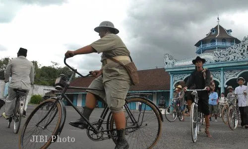 DAERAH ISTIMEWA SURAKARTA: Keraton Solo Cueki Pernyataan Gubernur Jateng