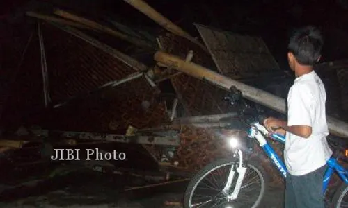 Lagi -lagi Angin Puting Beliung Terjang Kalasan 