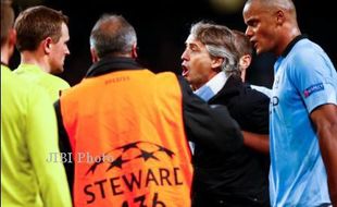 Ditahan Ajax, Mancini Kecam Wasit