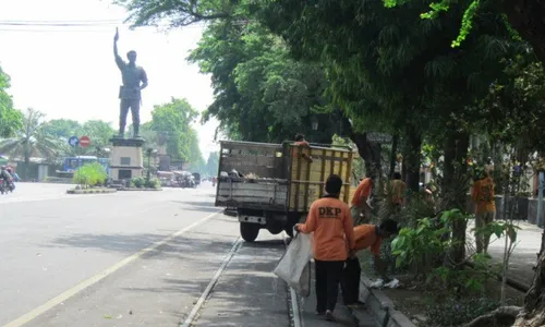 Pascakirab 1 Suro, Solo Lautan Sampah