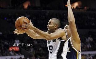 Tundukkan Pacers, Spurs Ukir Rekor Baru