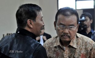 EKS BUPATI SRAGEN DIMINTA DICEKAL: Kejari Surati Pengacara Untung Wiyono