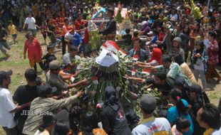   APEM SEWU: Ribuan Apem Bakal Dikirab 