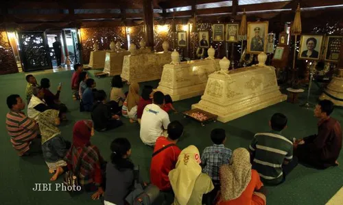 Jirat dan Nisan pada Makam, Potret Warisan Budaya Seni Bangunan Islam