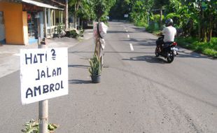  Jalur Lingkar Delanggu Amblas