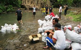 BANTUL BANJIR : Banjir Rendam Ratusan Rumah selama 5 Jam