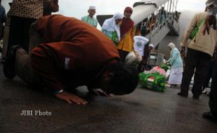 Kloter 1 Debarkasi Adisoemarmo Tiba, Terlambat Dua Jam Dari Jadwal