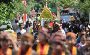     KIRAB APEM SEWU