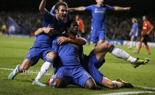 Gol Telat Pemain Pengganti, Victor Moses, Bawa Chelsea Kembali ke Puncak