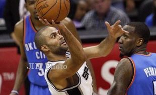 NBA: Parker Selamatkan Spurs, Durant Cetak Rekor