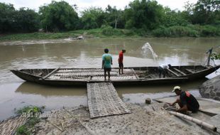   Jembatan Penghubung Sukoharjo-Solo Putus