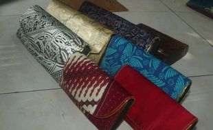 Sentuhan Batik Sutera untuk Clutch Trendi