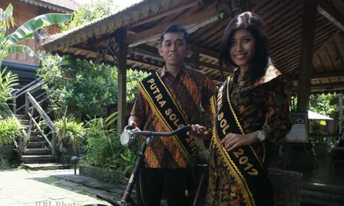 PEMILIHAN DUTA WISATA JATENG: PPS 2012 Bawakan Tarian Jamu Gendong