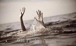 WARGA TENGGELAM : Ditunggui Ayah di Pantai Pacitan, Jasad Mahasiswa UMS Timbul