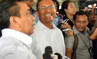 DAHLAN TINGGALKAN RAPAT