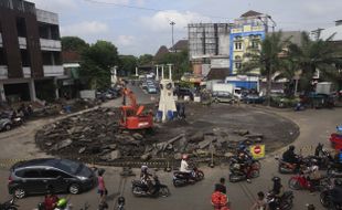 PEMBANGUNAN KORIDOR SUDIRMAN: Dishub Tutup Jalan Depan Pasar Gede