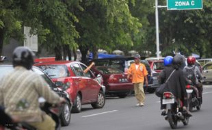 PENATAAN KORIDOR SOLO : Mayoritas Bangunan Jl. Radjiman Tak Miliki Lahan Parkir