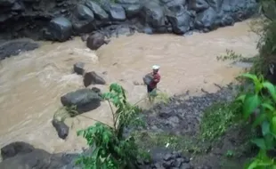 Air Sungai Gandul Pasang, Warga Cium Bau Belerang