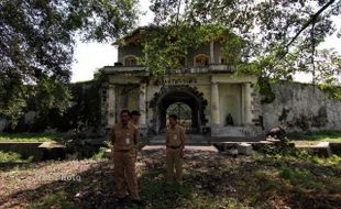 TINJAU BERSIH-BERSIH BENTENG VASTENBURG