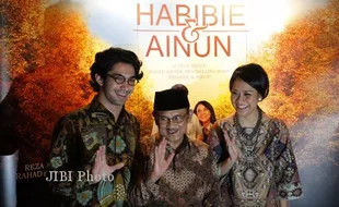 FILM HABIBIE & AINUN