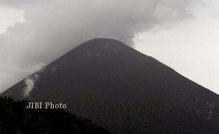 Ratusan Pendaki Rayakan Tahun Baru di Semeru