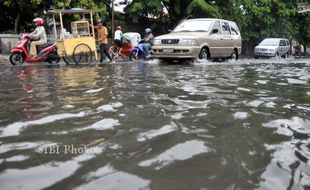 Hujan Deras, Kawasan Pasar Kliwon Solo Sempat Tergenang