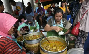 WARUNG TENGKLENG DISERBU PEMBELI