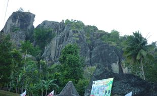 MAHASISWA BERPRESTASI : Berkat Gunung Api Purba Nglanggeran, Tim Geologi UGM Jawara di Malaysia