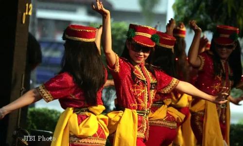 TARI ANGGUK DI PENTAS KESENIAN TRADISIONAL DIY