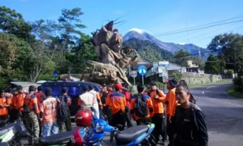 PENDAKI TERSESAT: Kelima Pendaki Dijemput Keluarga