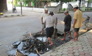  BERSIHKAN GORONG-GORONG